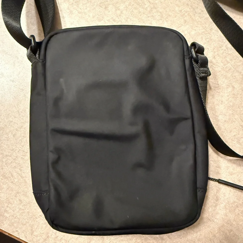 Lululemon crossbody bag - Picture 3 of 3